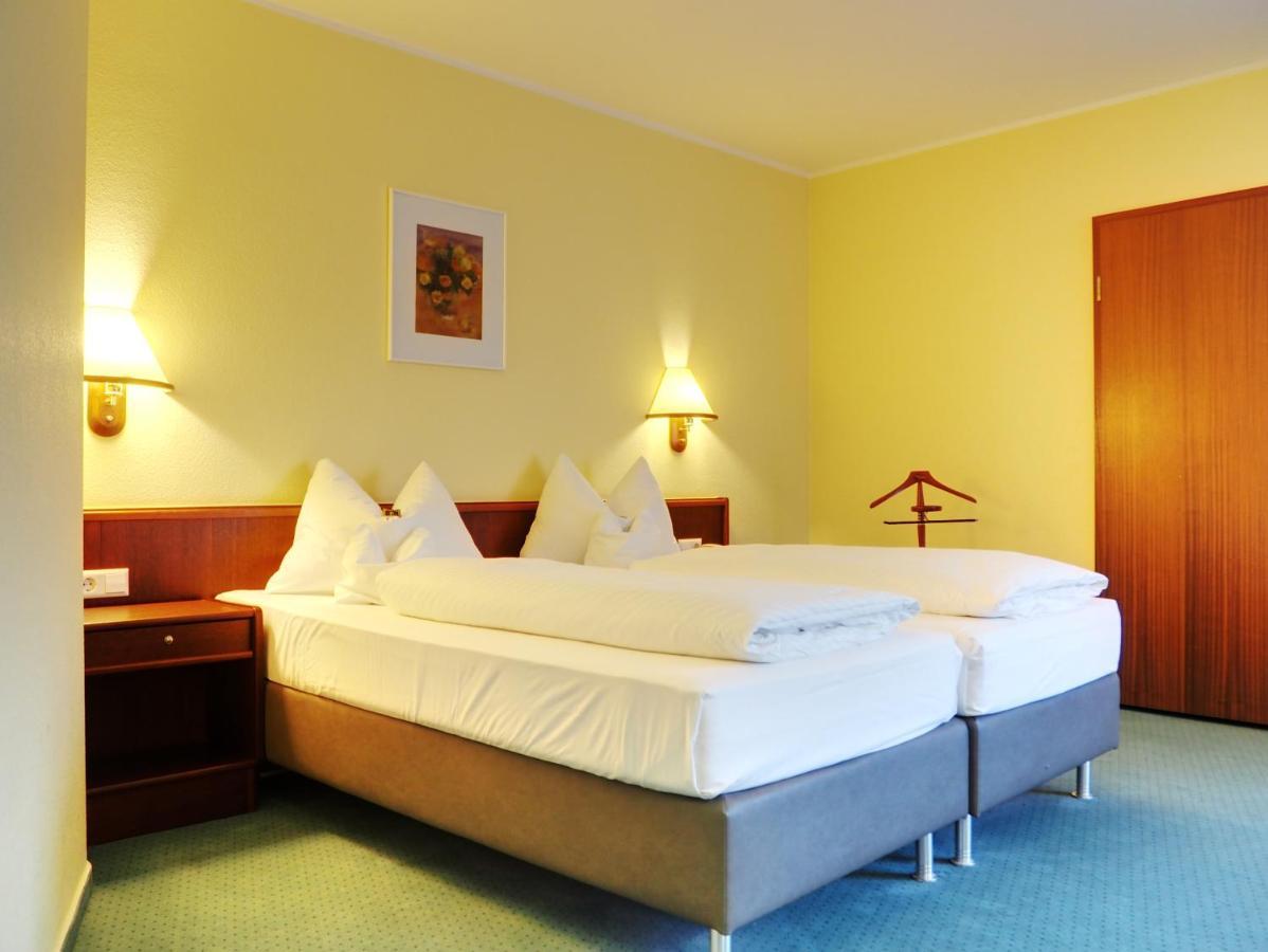 Heidehotel Lubast Экстерьер фото