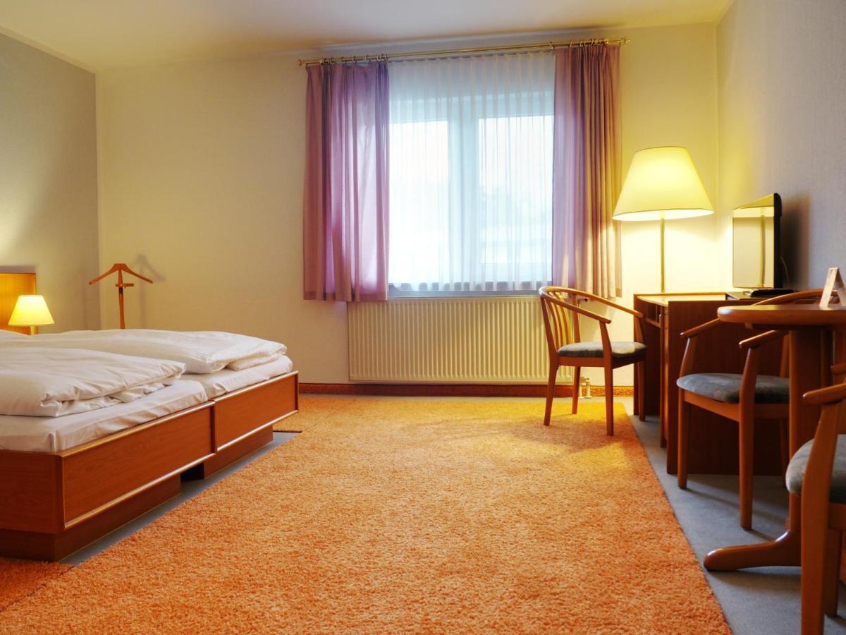 Heidehotel Lubast Экстерьер фото