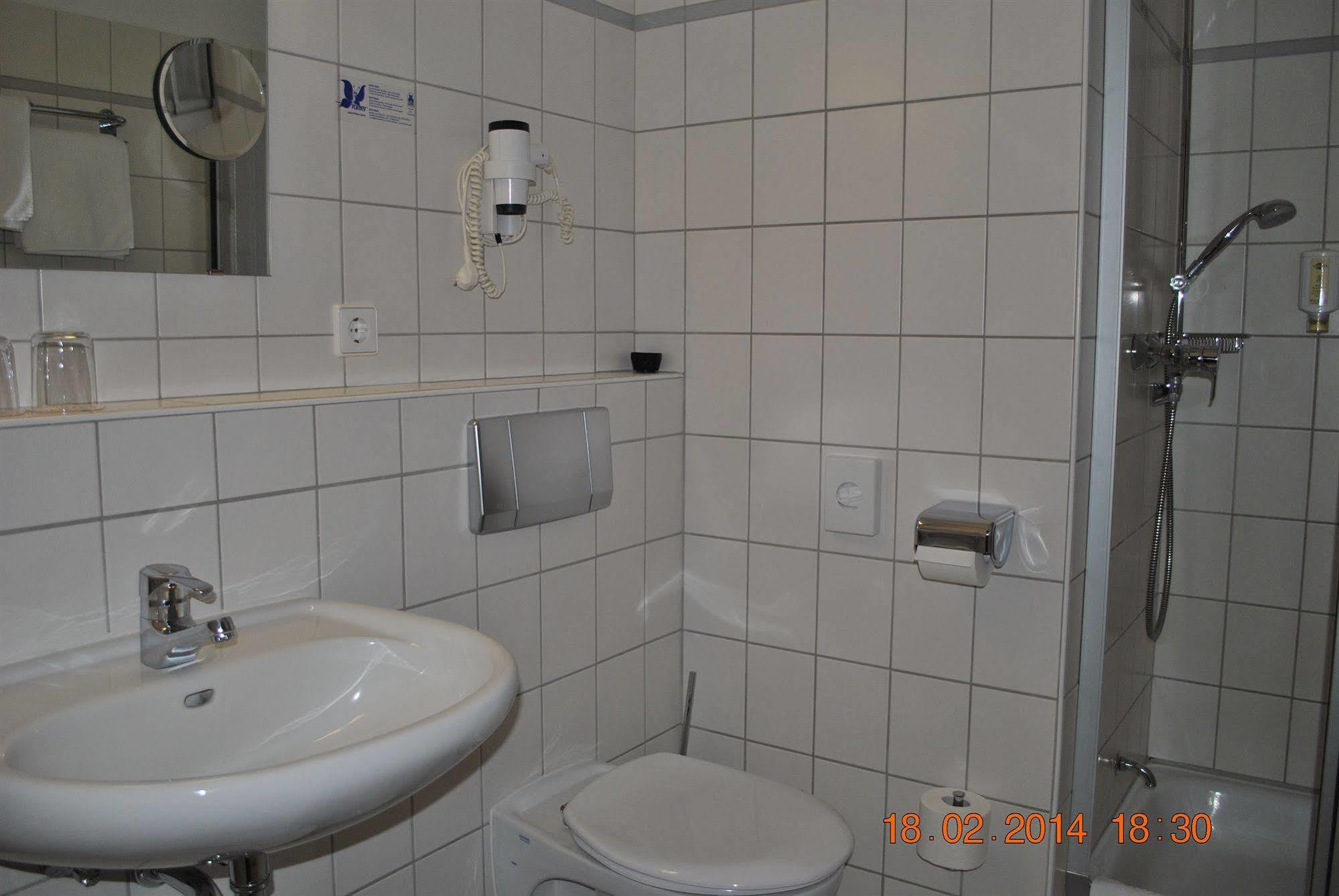 Heidehotel Lubast Экстерьер фото